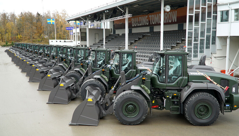 Her er en del av hjullasterne som ble overlevert til forsvarsmakten i Sverige i november 2021.