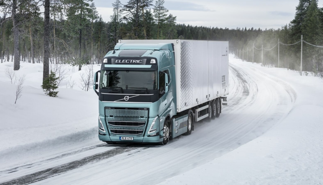 Volvo har testet elektriske lastebiler i kaldt vær nord i Sverige.