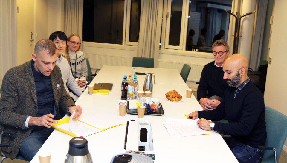 Fra signeringen av avtalen mellom Konnekt og OsloMet. Fra venstre dekan Carl Christian Thodesen, førsteamanuensis Jian Dai, fakultetsdirektør Målfrid Hoaas, instituttleder Hallgrim Hjelmbrekke og leder i Konnekt, Abdul Basit Mohammad.