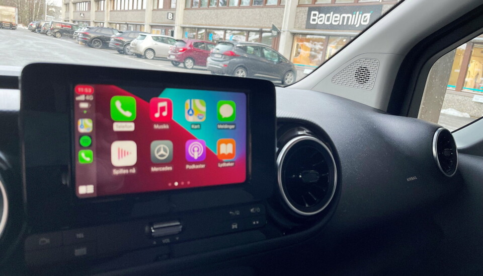 BEST: Infotainmentsystemet til Mercedes er blant de beste på markedet. Den nyeste oppgraderingen gjør at vi kan koble opp Apple Carplay via blåtann.