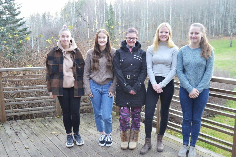 KVINTETT: Jentekvintetten på samlingen. Jenny Esbjørnsen (f.v.), Andrea Olava Simonsen, Vilde G. Komperud, Mari Gladhaug og Anne Olsen.