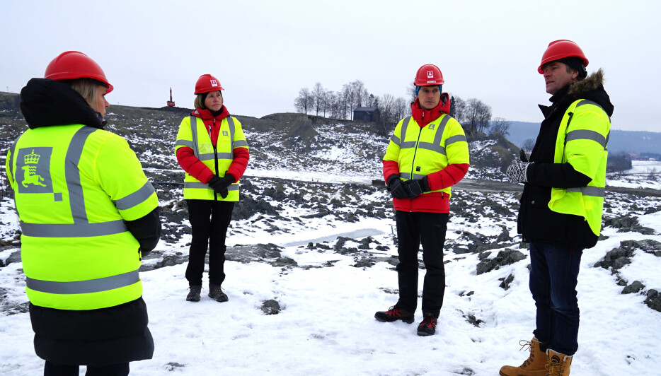 Olje- og energiminister, Marte Mjøs Persen, fikk en orientering i Gjerdrum 21. desember. Fra venstre: Olje- og energiminister, Marte Mjøs Persen, Regionsjef i NVE, Toril Hofshagen, Vassdrags- og energidirektør, Kjetil Lund og ordfører i Gjerdrum kommune, Anders Østensen.