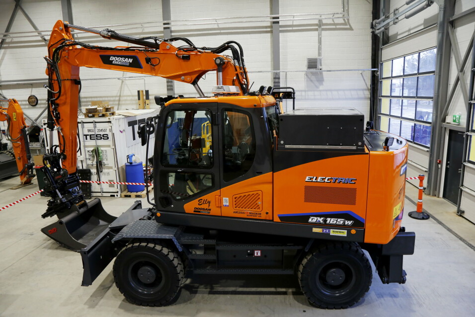 NORGES FØRSTE: Her er Norges første hjulgraver på batteri, en Doosan DX165W Electric på 18 tonn. Importør Rosendal Maskin AS har nå fått 12 bestillinger på batterielektriske Doosan-maskiner.