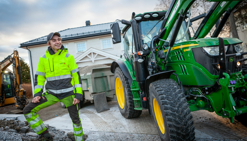 FASCINERT: Helt siden barndommen har entreprenøren Tor Erik Dobloug vært fascinert av John Deere-traktorer.