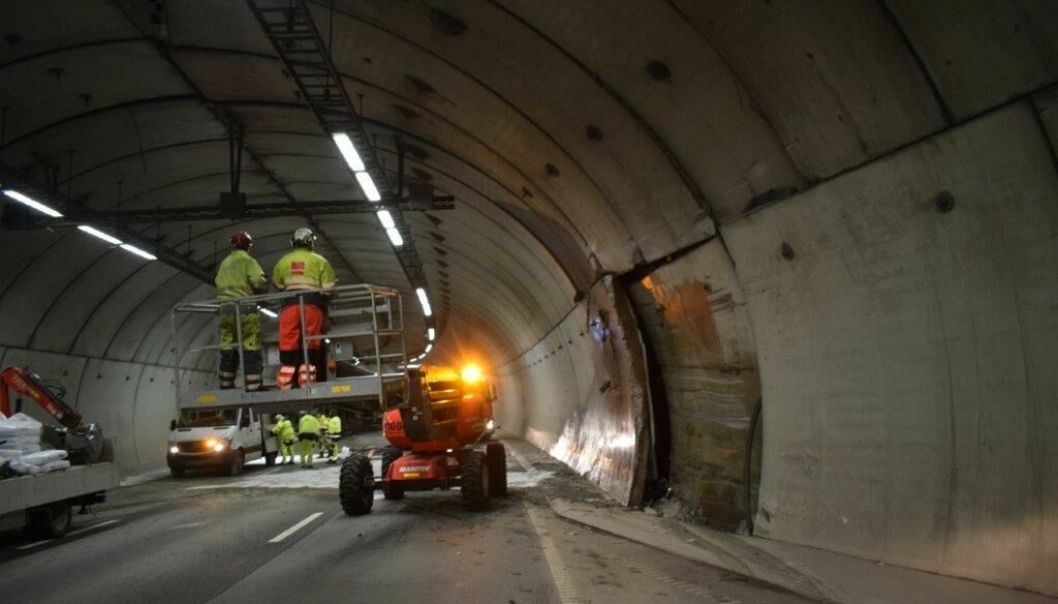 Både vegg- og takelementer i Lørentunnelens vestgående løp ble skadet i betongbilvelten før jul, skader som også påvirker det elektriske anlegget og brannsikringen i tunnelen.