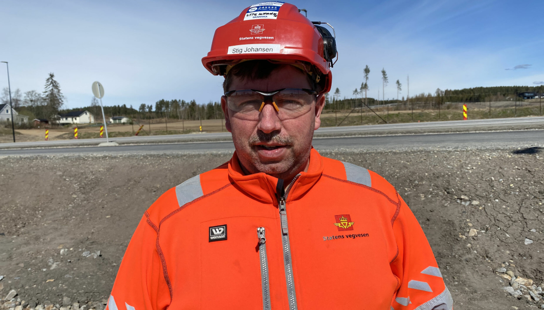 Stig Johansen i Statens vegvesen er byggeleder for strekningen. Han forteller at de tre leverandørene blir invitert til avklaringsmøter før første tilbud skal leveres mot slutten av februar.