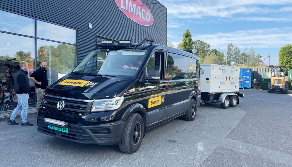 HENTES: Bil fra Energyst Rental Solutions med Stephill-strømaggregat bak.