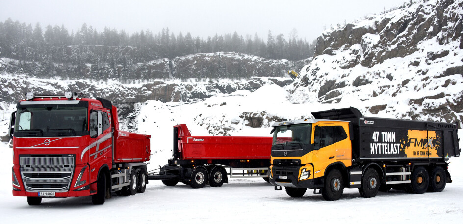 Dette Volvo FH16 750-vogntoget er overlevert til Alf Johansen AS. FMX-en på bildet skal gå testes på lukket område av selskapet.