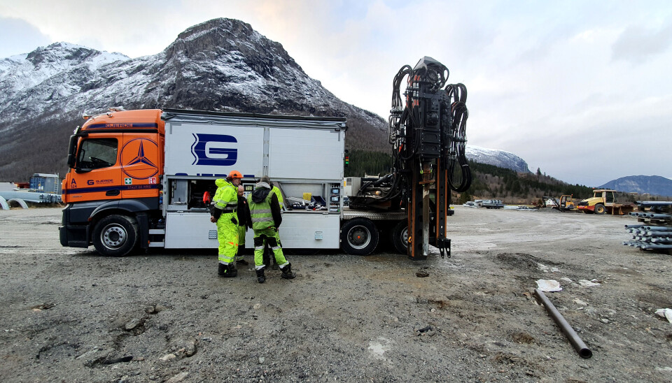Servi Ulsteinvik AS bygger to pelebiler, basert på fireakslede Mercedes-Benz-lastebiler, til Storvik AS/Arvid Gjerde AS i år.