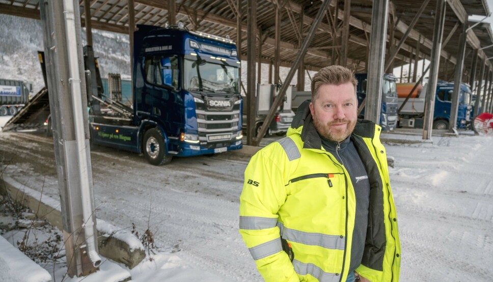 USIKKER: Reidar Dahl er usikker på hva fremtidens drivstoff blir. Nå har de fått sin første gassbil. Det eneste som er helt sikkert, er at utviklingen skjer fort.