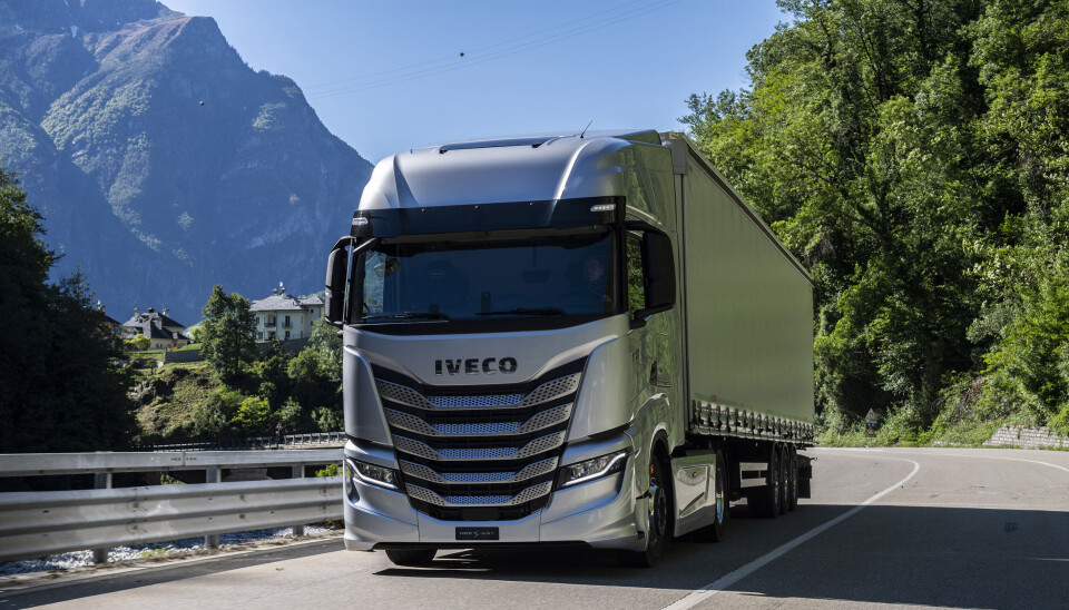DUO: Både Iveco S-Way og X-Way kan leveres med tanker for både komprimert og flytende gass på samme chassis.