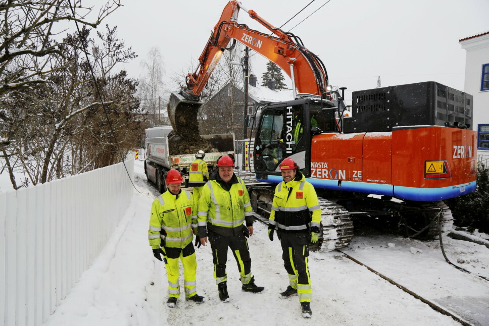 FULLT MULIG: PA Entreprenør-trioen Ørjan Leikvold (formann, f.v.), Ken Tore Hansen (anleggsleder) og Lars-Fredrik Moe-Helgesen (daglig leder), ved ett av anleggene til Oslo-entreprenøren.