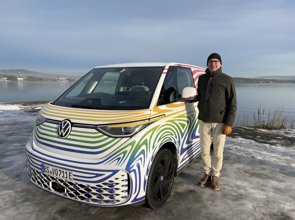 VOLKSWAGEN: ID. BUZZ på Norgesbesøk. Nyttekjøretøysjef Håkon Wirak ser frem imot verdenspremieren til ID. Buzz som er planlagt til 9. mars.