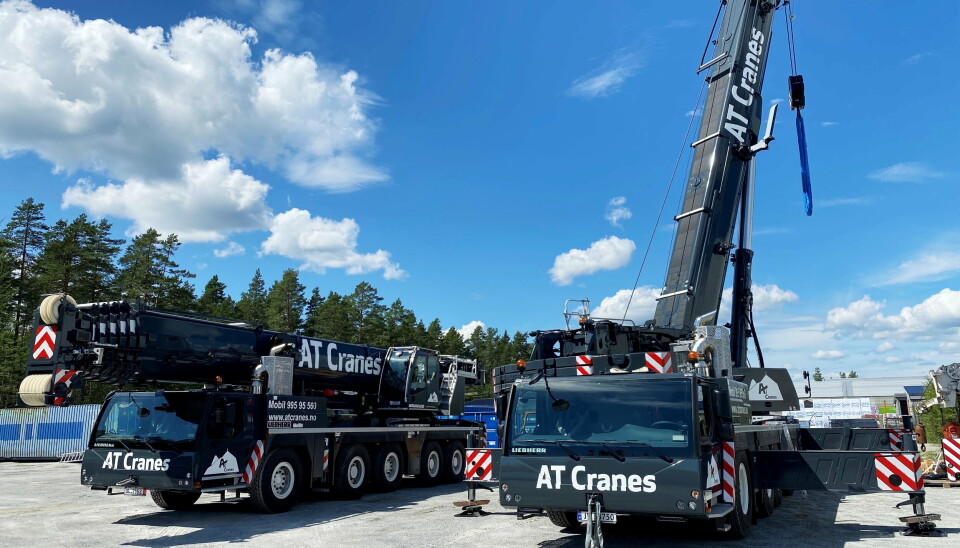 DE STØRSTE: Leveringen av de to største Liebherr-kranene LTM 1230 og LTM 1250.