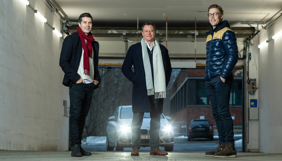 Lars Iver Strand, forretningsutvikler i OBOS, daglig leder i Parqio Ketil Høigaard og Jan Fossgård, direktør i OBOS- og AF-eide Construct Venture. Foto: Catchlight