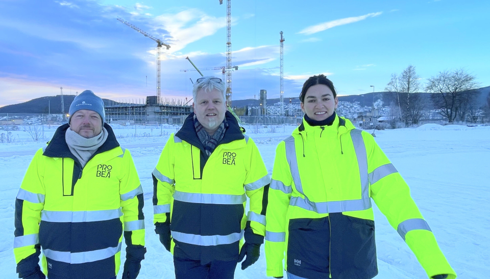 Geir Antonsen, Hans Fosshagen og Zahra Mekki i PROBEA AS har ansvar for prosjekt og byggeledelse for helseparken som blir nærmeste nabo til det nye sykehuset i Drammen. Foto: Drammen Helsepark AS