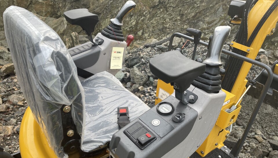 Førerplassen på Yuchai YC12.