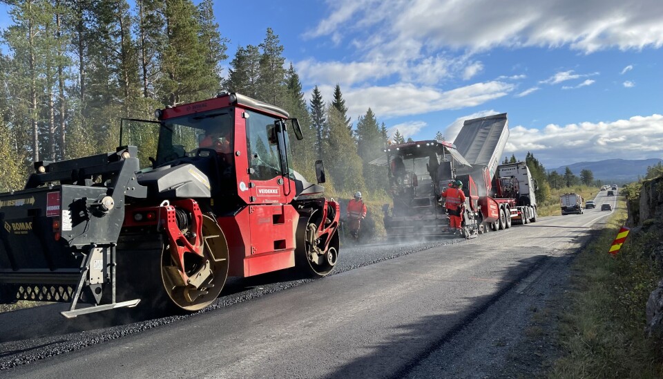 Illustrasjonsbilde. Asfaltering av E14 i Trøndelag. Uttesting av biogent bindemiddel høsten 2021.