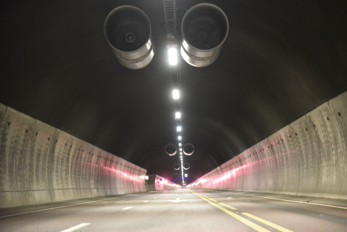 Ny ventilasjon i Oslofjordtunnelen er bare ett av mange sikkerhetstiltak som gjør at tunnelen nå kan være åpen for alle typer kjøretøy 24 timer i døgnet.