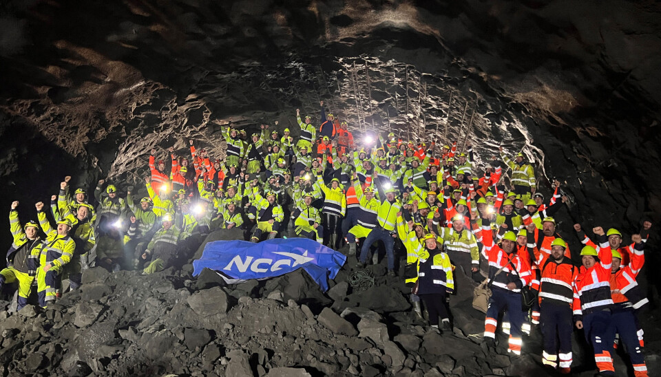 Nordmenn er i ferd med å fullføre nok en tunnel på Færøyene.