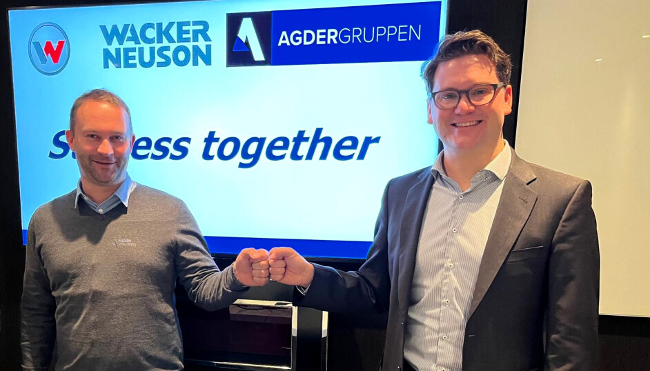 Fra venstre: Svein Arne Uppstad (adm. direktør i Agder Gruppen) og Stefan Pfetsch (Managing Director Wacker Neuson Produktion GmbH) er begge godt fornøyde med den nye ordningen.
