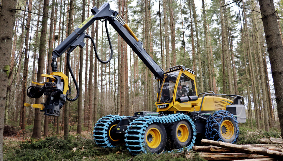 FØRSTE: EcoLog-hogger’n ble nylig levert av forhandleren Innlandet Maskin AS (Elverum) i februar, og 21-tonnerens første oppdrag var avvirkning av 1500 m3 i skogen til på Melsomvik Landbruksskole i Stokke.