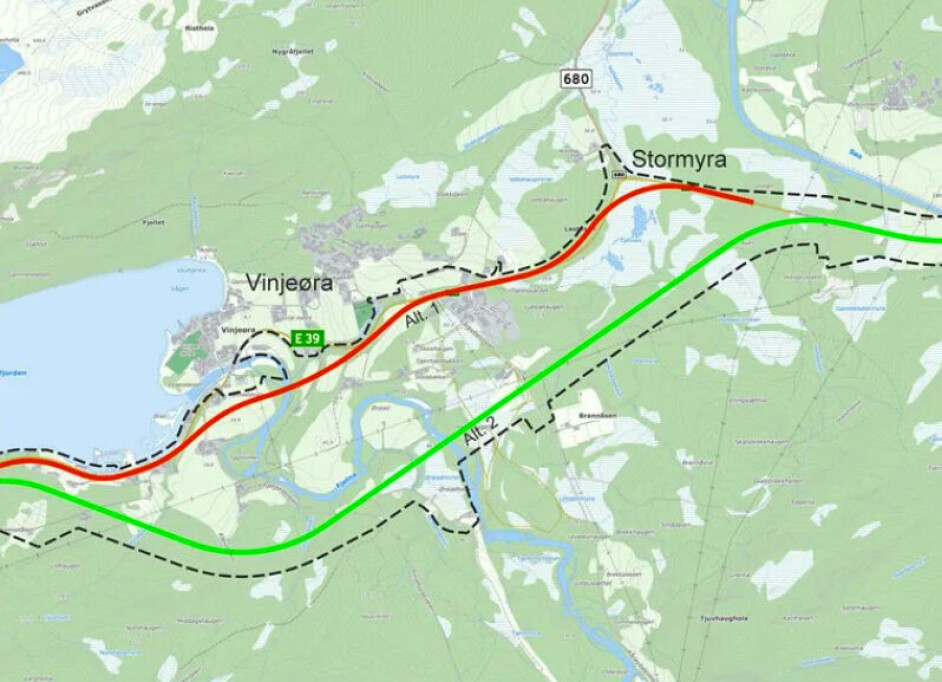 Statens vegvesen går for alternativ 2 (grønn linje). Det vil si å legge E39 utenom tettstedet Vinjeøra i Trøndelag.