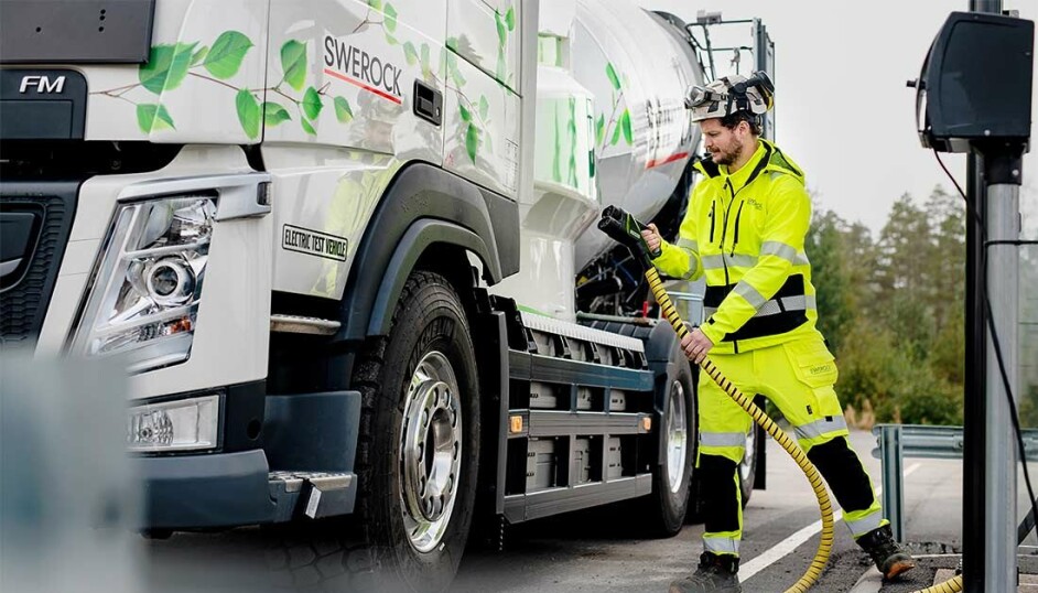I dag er det rundt 470.000 elektriske lette kjøretøy (person- og varebiler) og rundt 660 elektriske tunge kjøretøy (lastebiler og busser) på norske veier.