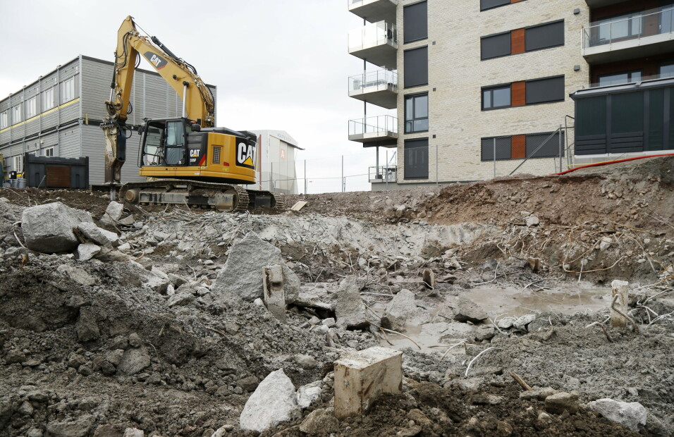 PIGGING: I dette området har Buskerud Gjenvinning AS måttet bruke hydraulisk slaghammer og skalet av litt etter litt av betongkanten. Det har lang tid!