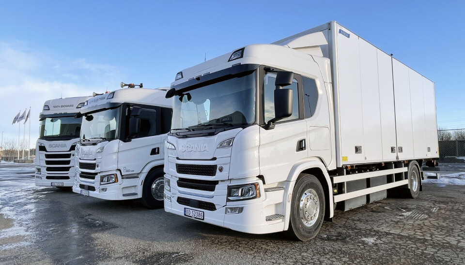 BREDDE: Tre biler på batteri og tre med gassmotor har Norsk Scania i sin demopark nå.