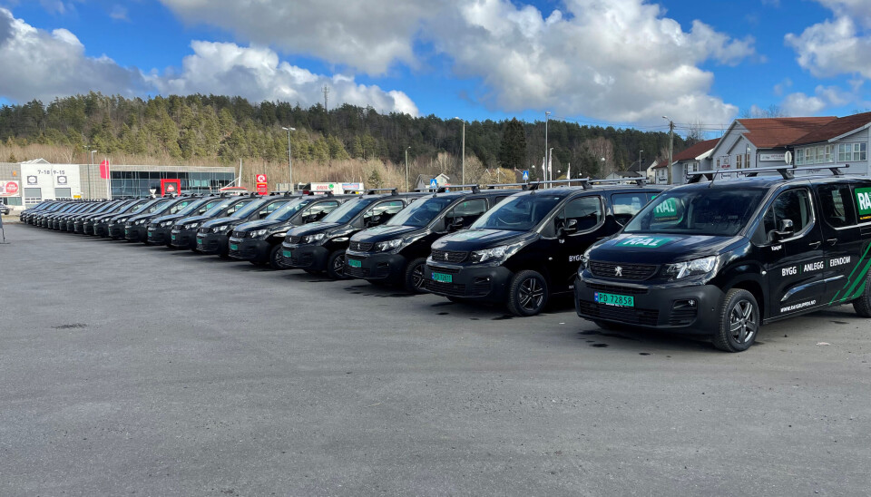 Nyprofilerte varebiler på lang rekke ble levert i dag.