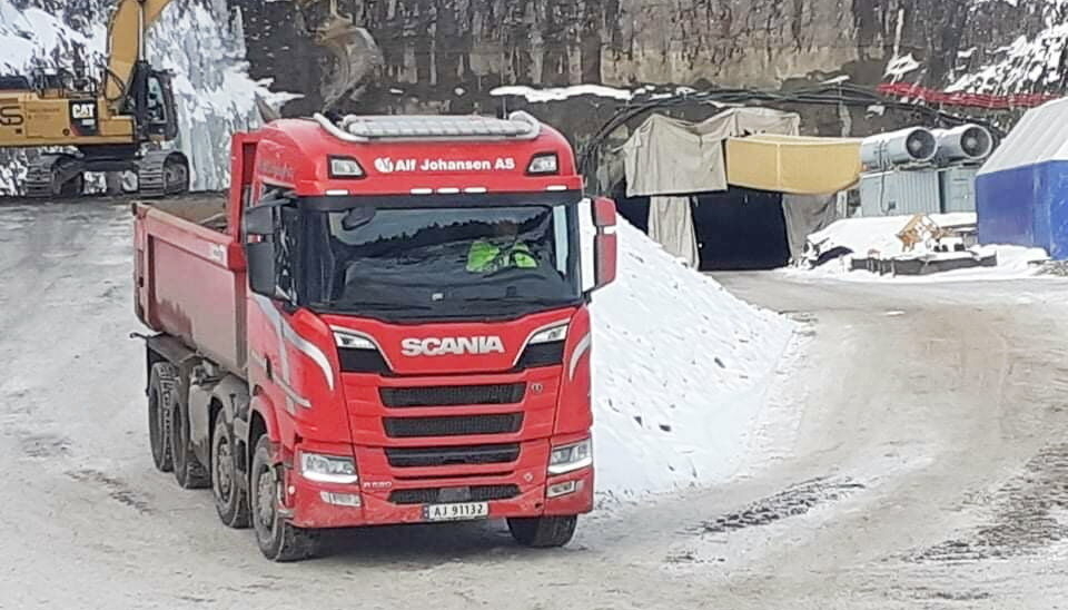 PROSJEKT: Alf Johansen AS kjører på Skanska-prosjektet E16 Bjørum – Skaret (del av ny motorvei fra Sandvika og Hønefoss). Her er bilen til Halfdan Haugan.