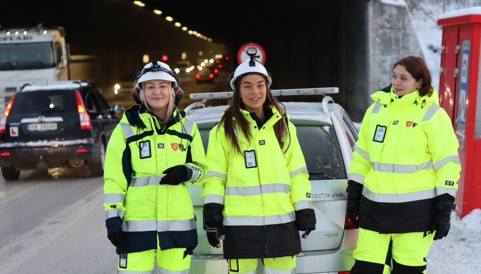 Troms og Finnmark fylkeskommune skal rehabilitere flere tunneler i Tromsø. Bilde fra en befaring ved en Tromsø-tunnelene.