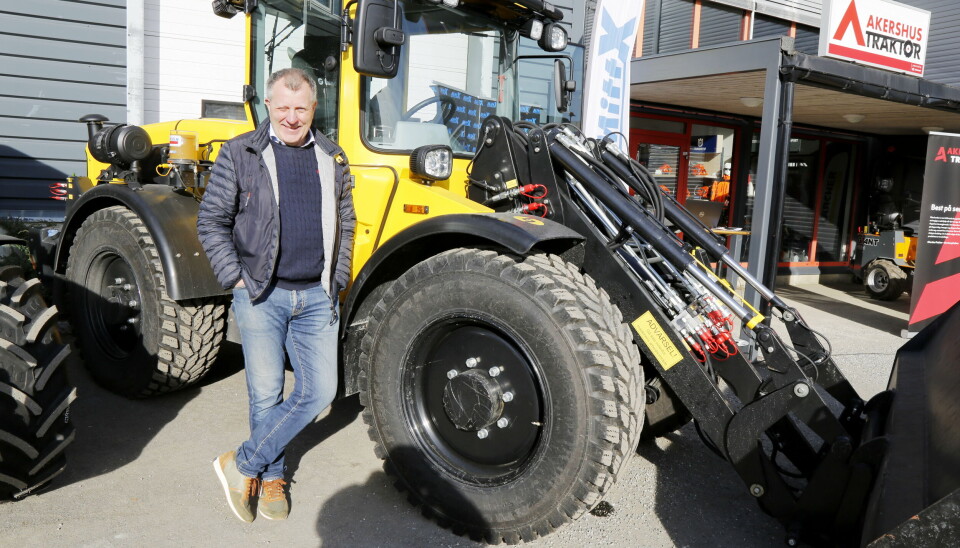 TILBAKE: Odd Enger driver eget selskap nå, men er innleid til Akershus Traktor for å hjelpe til med Lundberg-maskinene. Sandhaug AS har agenturet i Norge, og Akershus Traktor er forhandler.