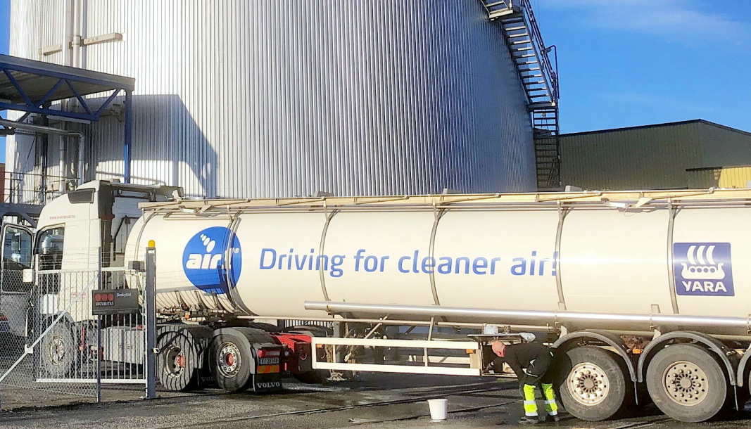 DISTRIBUSJON: Yara distribuerer AdBlue fra tankanlegget i Drammen.