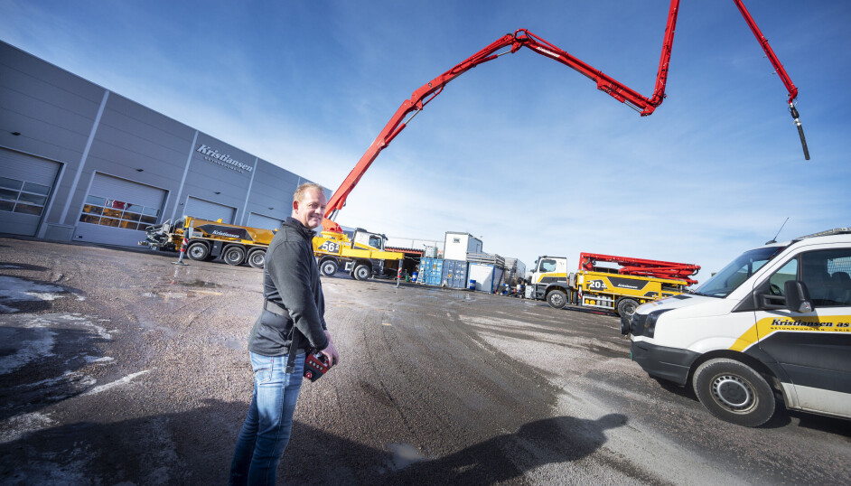 STØRST: Gøran Kristiansen har kjøpt 56 meter lang betongpumpe, og har med det en av landets største betongpumper.