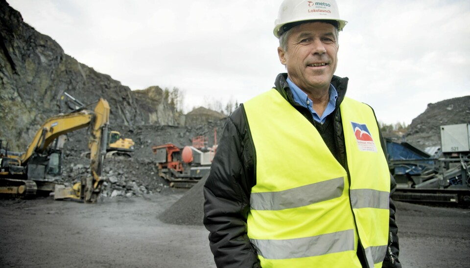 PUKK OG GRUS: Livet til Roy Holth har i lang tid vært preget av stein, pukk og grus, og å tilby mobile tjenester innen bransjen.