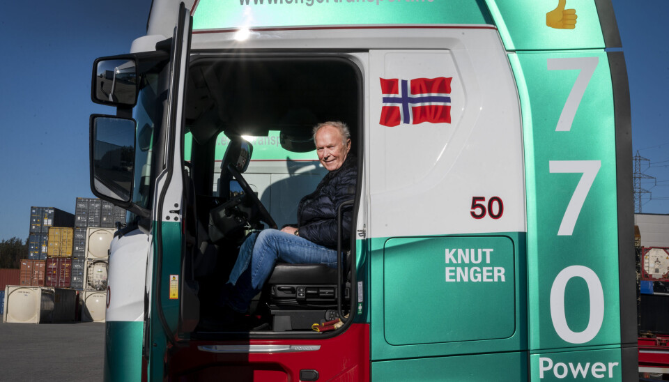 BAK RATTET: I fjor var det 50 år siden Knut Enger (73) begynte å kjøre på brygga i Oslo. Fortsatt kjører han selv de fleste dagene i uka.