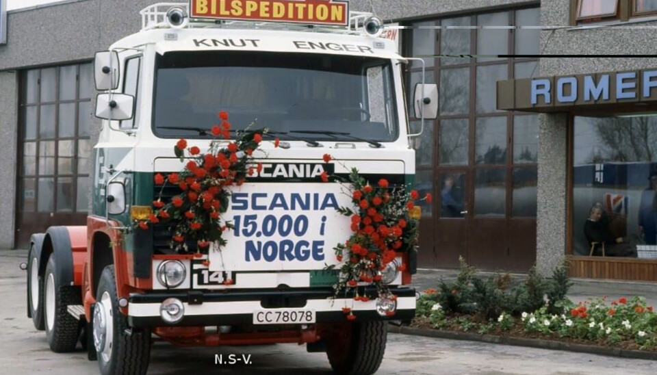 JUBILANT: Enger Transport fikk Scania nr 15.000 som var levert i Norge i 1979.