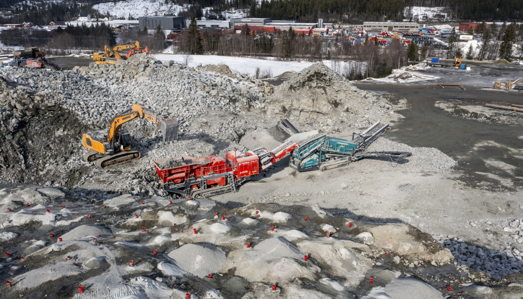 Hallingdal Pukk og Grus er et samarbeid mellom Geilo Tomteservice, Bjella og MEdgard og l Gravedrift. De utvikler en ny tomt p Kleivi Nringspark og produserer stein der. Projektet skal avsluttes innen 2027. Hallingdal Pukk og Grus er et samarbeid mellom Geilo Tomteservice, Bjella og MEdgard og l Gravedrift. De utvikler en ny tomt p Kleivi Nringspark og produserer stein der. Projektet skal avsluttes innen 2027.
