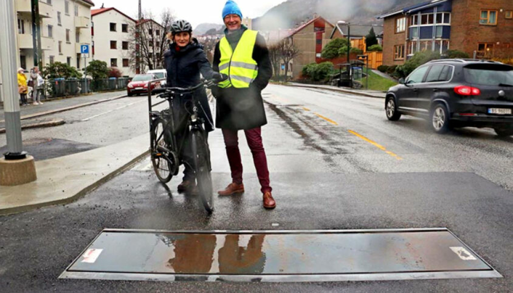 I desember 2020 markerte fylkesordfører Jon Askeland og samferdselspolitiker Marthe Hammer at Bergen var først i landet til å ta i bruk Actibump intelligent trafikkstyring. Nå kommer det en «fallem» til i Bergen.