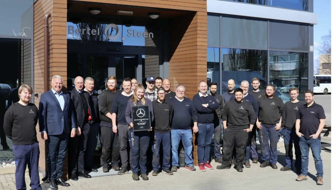 VINNERE: De ansatte ved Bertel O. Steens avdelingen i Sandefjord kan pynte opp med sin aller første «Star Award» som Årets forhandler for 2021.