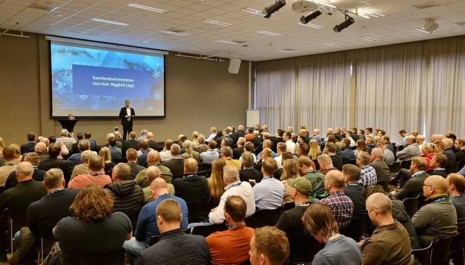 Samferdselsminister Jon-Ivar Nygård fra Arbeiderpartiet kom ikke med det budskapet som anleggsbransjen hadde håpet å høre på Arctic Entrepreneur 2022 i The Qube på Gardermoen. Samferdselsminister Jon-Ivar Nygård fra Arbeiderpartiet kom ikke med det budskapet som anleggsbransjen hadde håpet å høre på Arctic Entrepreneur 2022 i The Qube på Gardermoen.