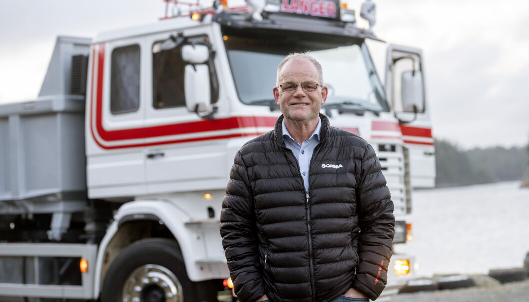 ENTUSIAST: Gisle Villanger er Scania-selger på dagtid. De siste årene har han vært Scania-restauratør på kveldstid og i helgene. Nå er 143-en ferdig og finere enn noen gang. ENTUSIAST: Gisle Villanger er Scania-selger på dagtid. De siste årene har han vært Scania-restauratør på kveldstid og i helgene. Nå er 143-en ferdig og finere enn noen gang.