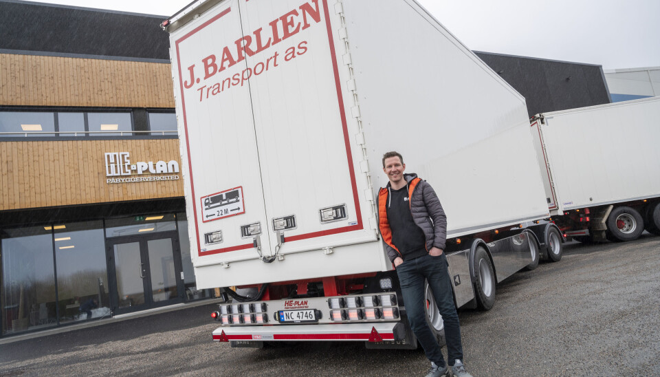 NY HENGER: Hans Erik Næss og He-Plan har bygget sin første flishenger med egenprodusert chassis. Det ble mulig etter at He-Plan tok i bruk det nye verkstedet på 2000 kvadratmeter rett før jul.