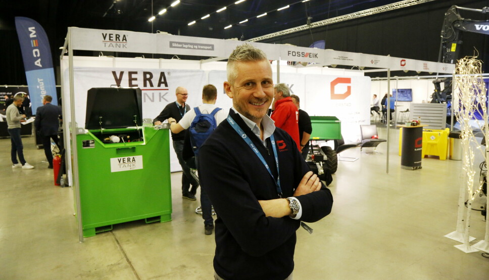 SAMLET TROPP: Tor Kjetilson Moe med tre varemerker på samme stand på Arctic Entrepreneur.