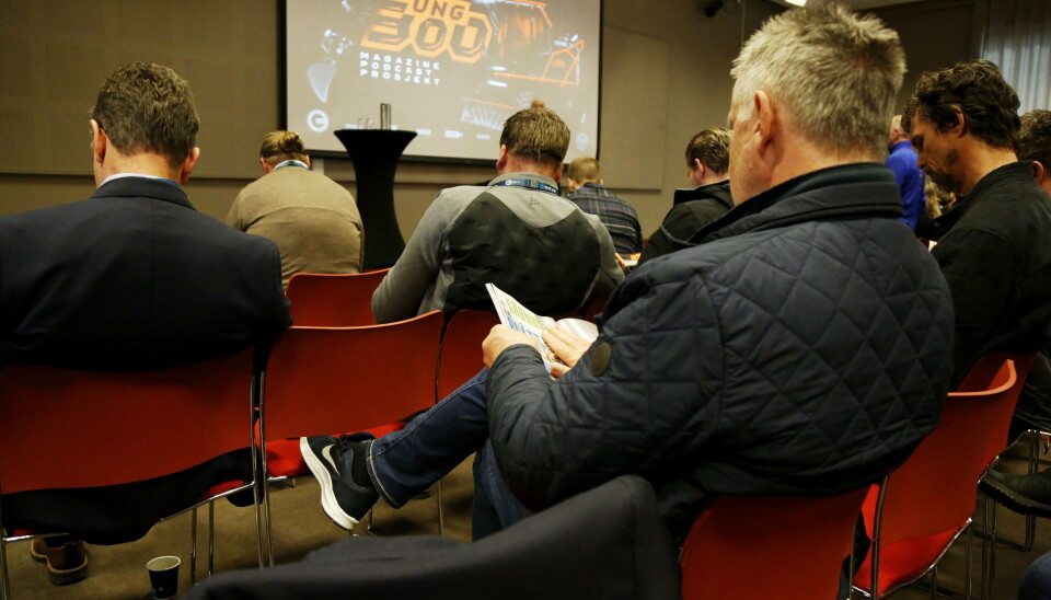 TRYKKET BLAD: Lundefaret og hans kollegaer delte underveis i foredraget ut et tidsskrift de har laget for unge mennesker. TRYKKET BLAD: Lundefaret og hans kollegaer delte underveis i foredraget ut et tidsskrift de har laget for unge mennesker.
