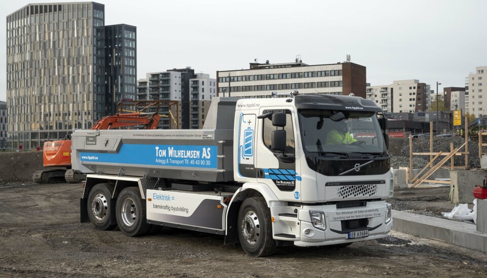 FØRST: Tom Wilhelmsen AS var den første transportøren i verden som Volvo FE Electric til anleggskjøring. Foto: Espen Braata