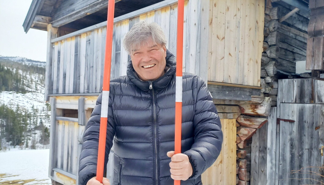 BRØYTESTIKKER: Tormod Rype i Espedalen AS med nye miljøvennlige brøytestikker produsert av norsk gran. BRØYTESTIKKER: Tormod Rype i Espedalen AS med nye miljøvennlige brøytestikker produsert av norsk gran.