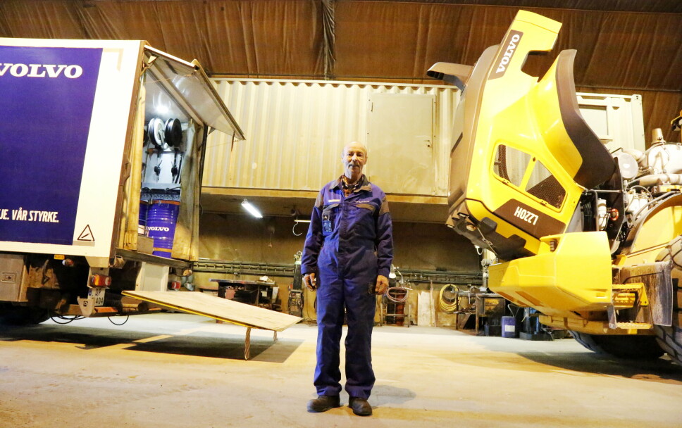 SLITER: Ulf Birkeland har stått i mekanikeryrket i 51 år for Volvo Maskin AS, og er «still going strong»! Han har holdt seg i form, og unngått alvorlige skader.